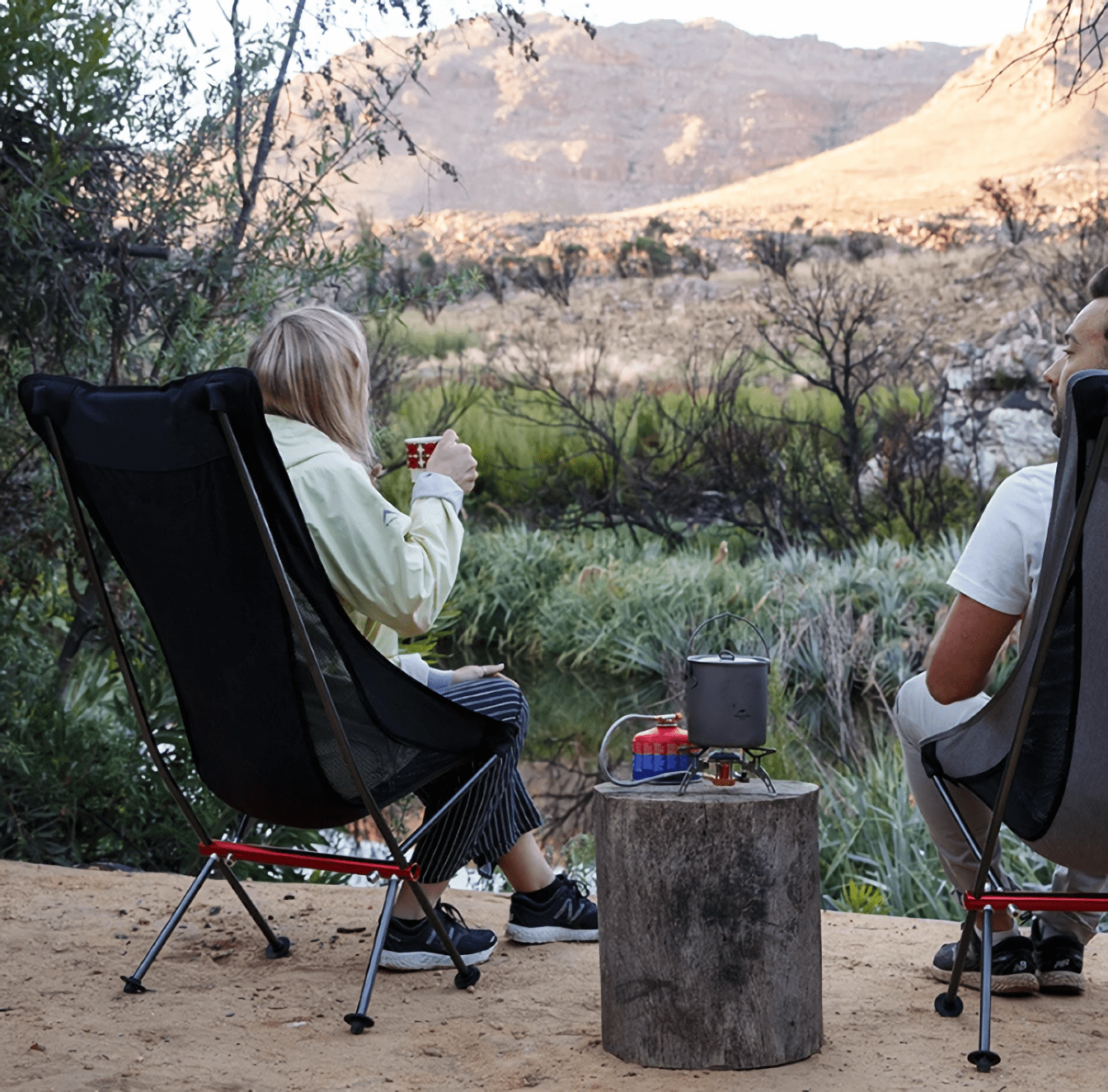 Durable camping chair featuring 600D Cationic fabric and an Aluminum Alloy frame for outdoor comfort.