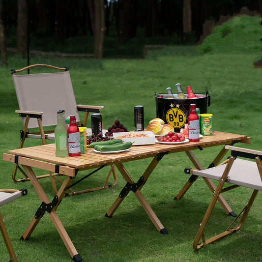 Foldable solid wood camping table – a harmonious blend of elegance and practicality.