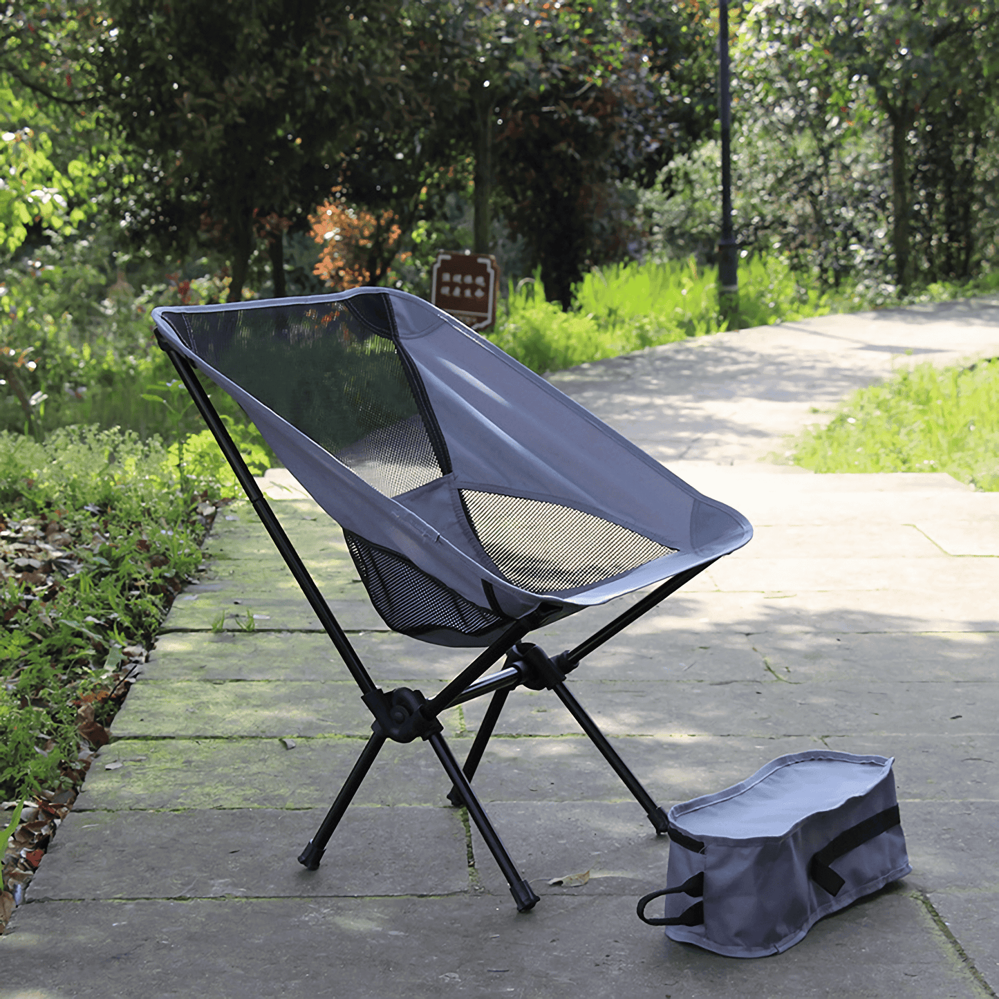 Durable foldable chair supporting up to 260 kg – your reliable companion for outdoor adventures.