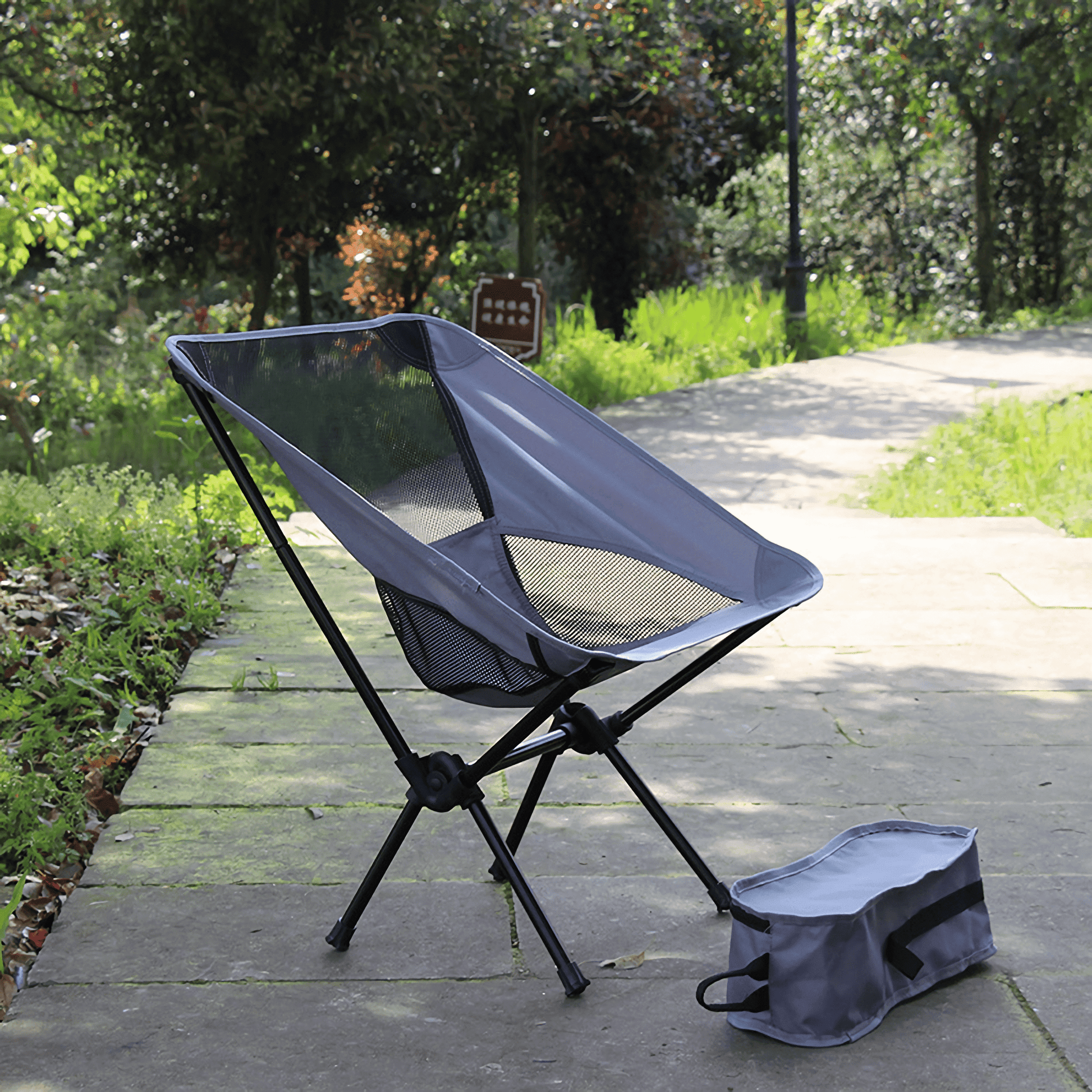 Durable foldable chair supporting up to 260 kg – your reliable companion for outdoor adventures.