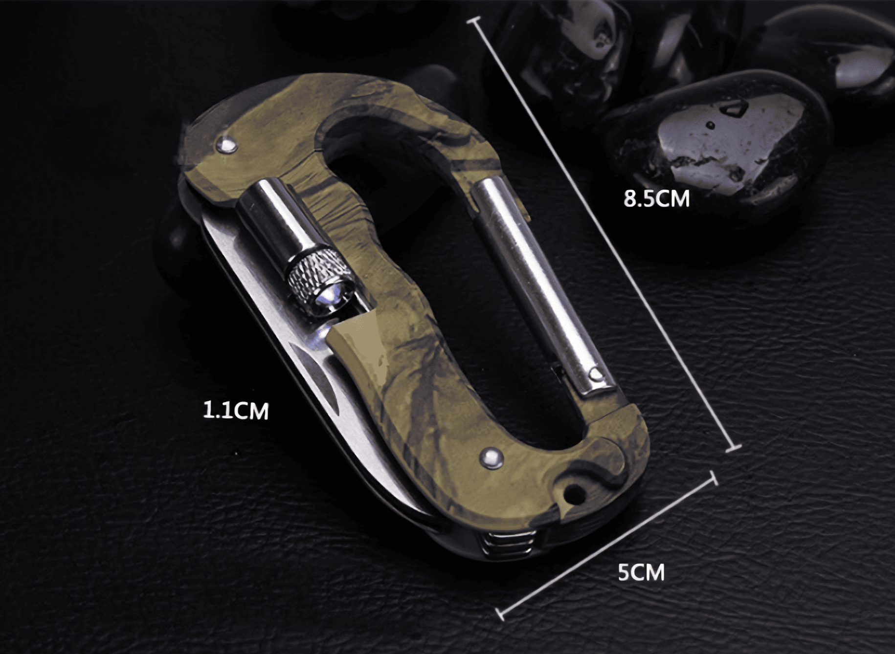 Adventure-tested carabiner set, perfect for various terrains and activities.