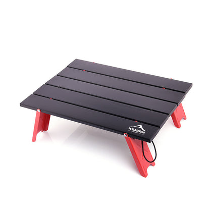 Versatile outdoor relaxation table – lightweight aluminum construction for ease of use.